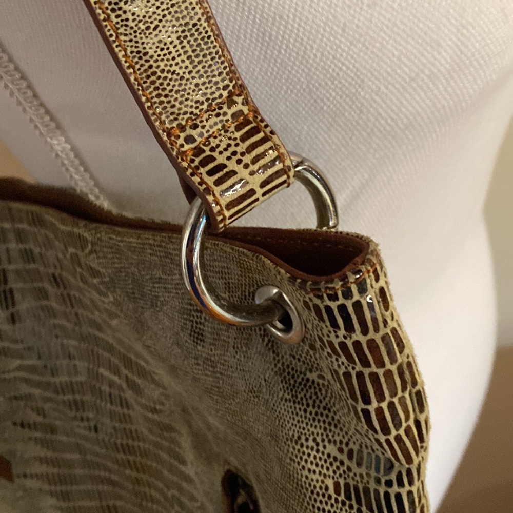Chez purse of animal print with solid tan leather accents. - Picture 4 of 7
